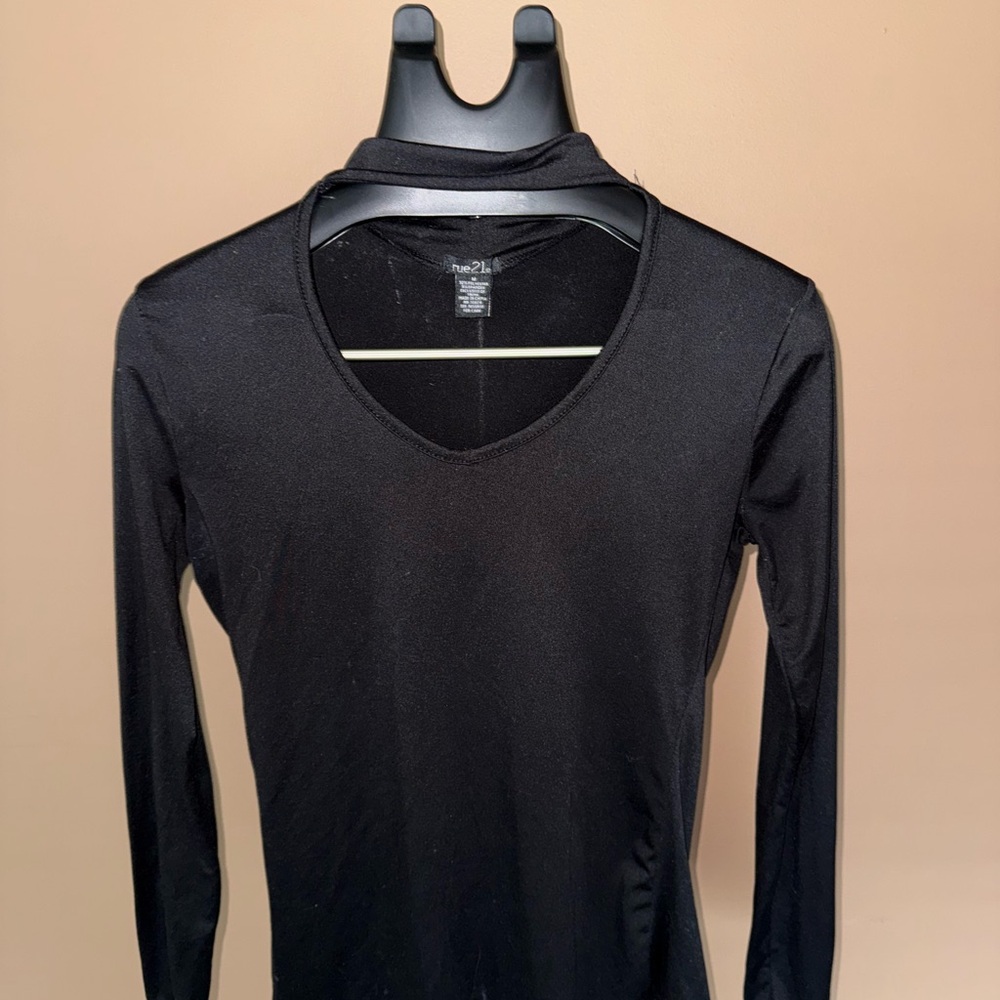 Rue21 Black V-Neck Long Sleeve Bodysuit